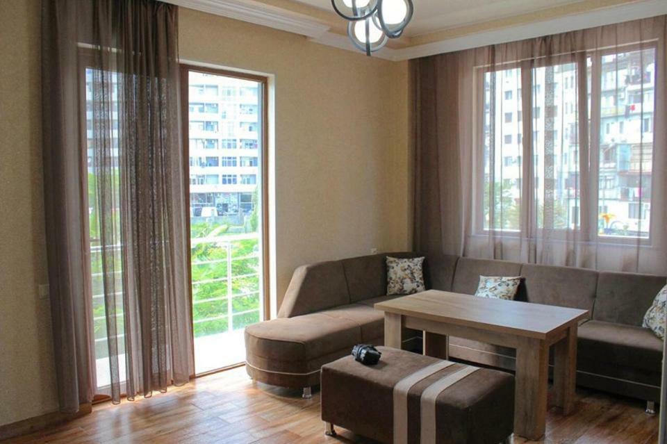 Apartments Batumi Bagian luar foto