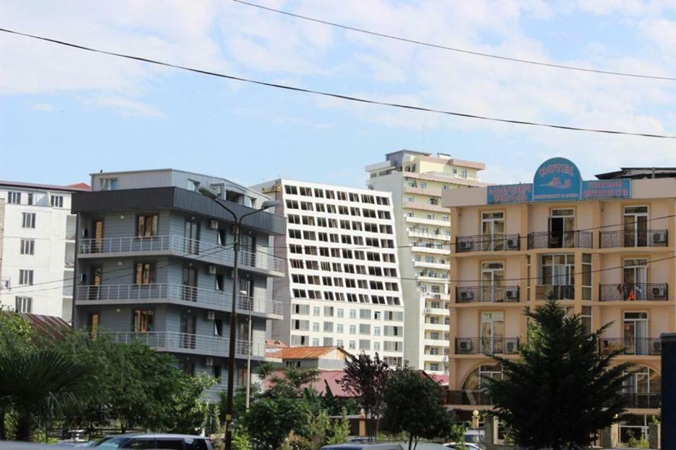 Apartments Batumi Bagian luar foto